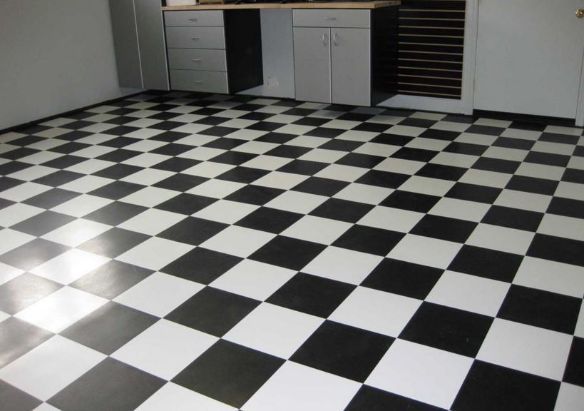 Checkerboard pattern in black and white